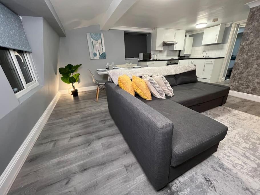 Modern With Stylish Terrace - Your London Oasis! Exterior photo